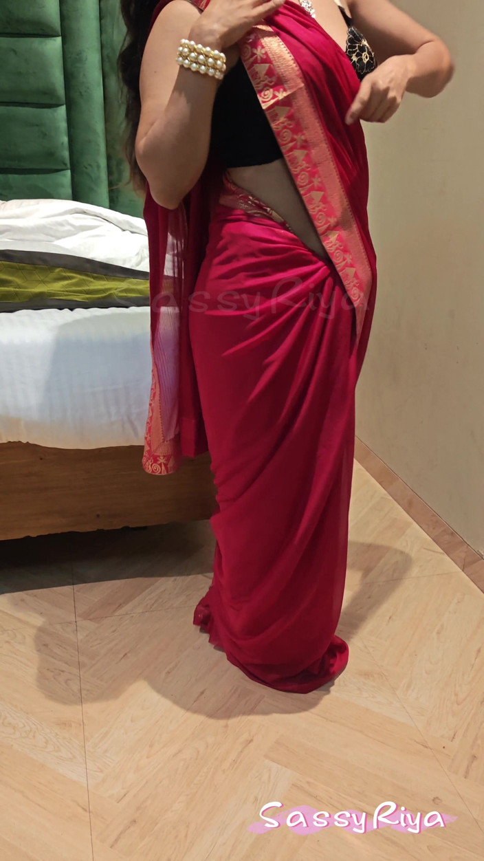 Sassy Riya: Sassy Riya Saare Close up Cleavage