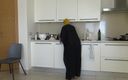 Souzan Halabi: 一个大屁股性感的阿拉伯女人在镜头前欺骗她的丈夫