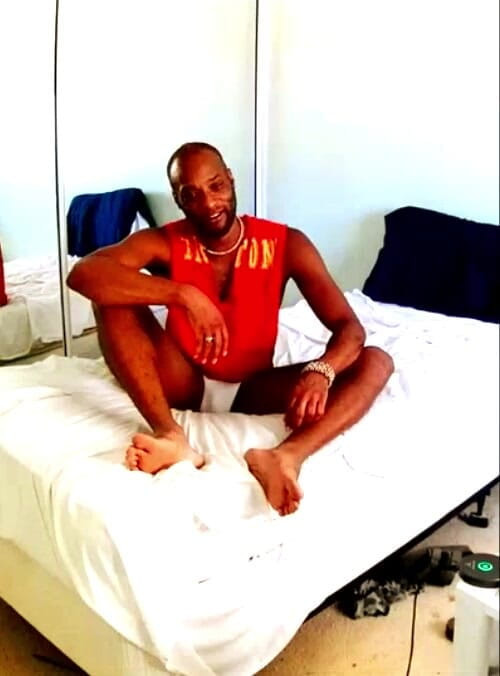Kennie Jai: Zich aftrekken voor een fan op de webcam!
