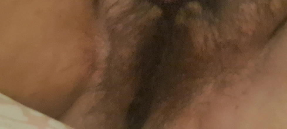 Mommy big hairy pussy: El coño gordo, peludo y caliente de la madrastra