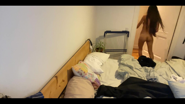DaringKiara: We Decided to Do It on Our Other Roommate’s Bed