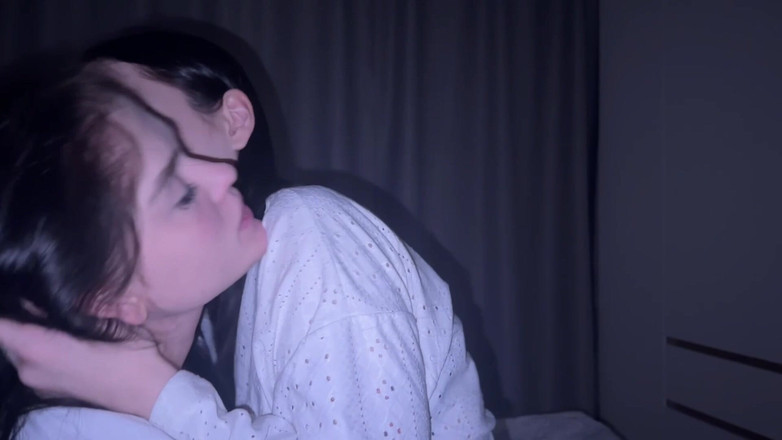 LuchCrush: Compilation selvaggia di orgasmi e baci lesbici