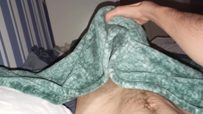 Elvissc: Masturbare de rutină a băiatului cu pula nesătulă descarcă sperma în...