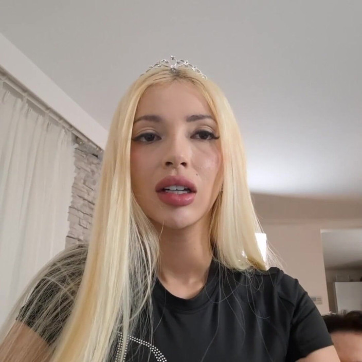 Femdom Austria: 제 페이피그는 파산해서 벌금을 받았습니다!