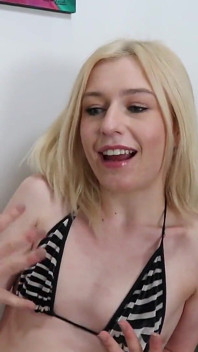 Minxx Marie Bikini Blowjobs