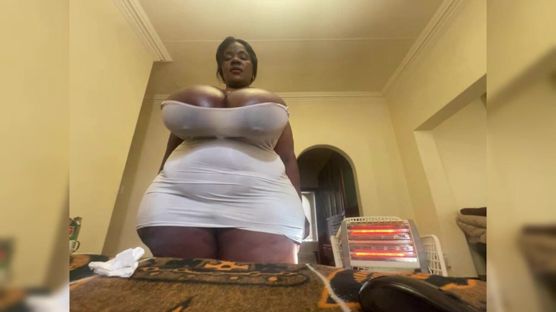 Legendary Booty Overdose: Obří prsatá Ebony SSBBW stříká masturbatin