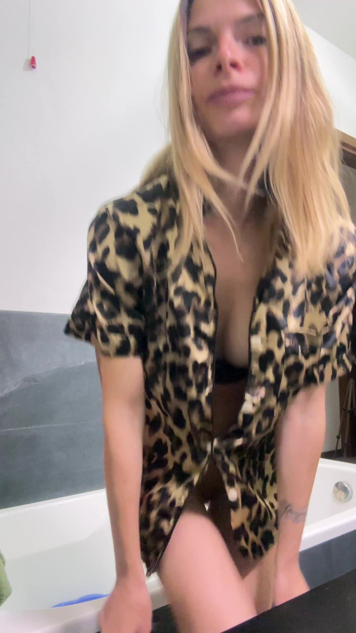 Tommy e Annika: I Changed My Panties 'cause I Made a Mess
