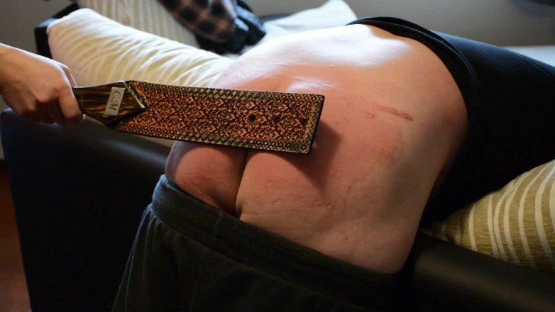 CM Fetish: Claudia does not tolerate her boyfriend's impertinence