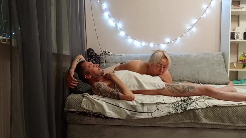 Zona901: La vicina fa un pompino profondo e ingoia sperma