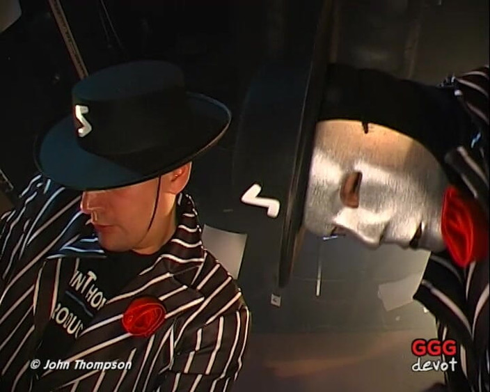 Piss Lover: Cewek seksi ini di-gangbang dan di-gangbang sama kontol besar sampai...