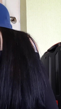 Moje děvka nevlastní dcera vylezla pod mojí sukni a přivedla mě k orgasmu, zatímco můj manžel byl v práci
