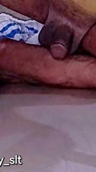 Pequeña polla de Ladyboy del culo a boca, sexo y meo