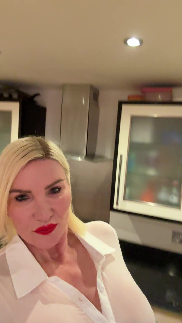 Sophie James: MILF pondělí žádné kalhotky a tajné hračky