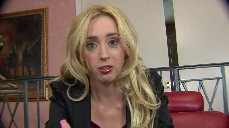 Monster Cocks: Unei mame sexy blonde îi place să fie futută tare de...