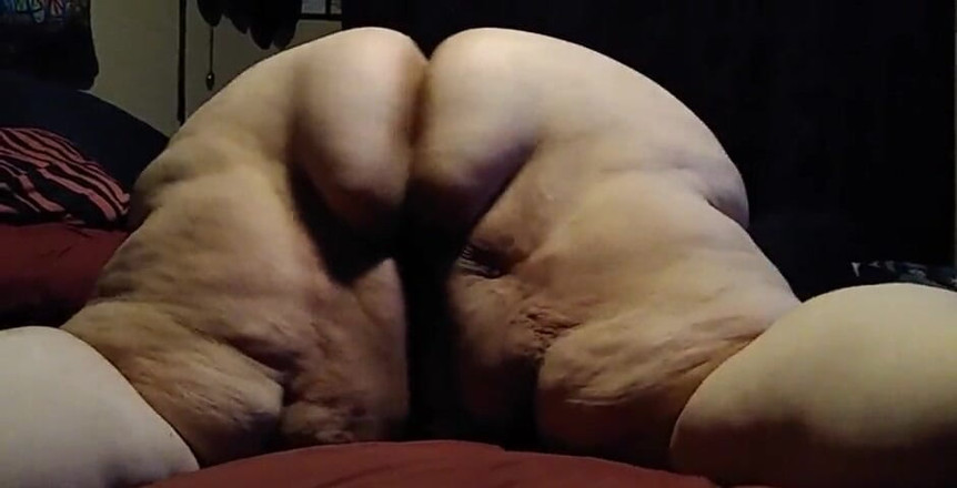 Kitty Delgato: Big fat ass in thong shaking