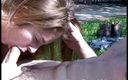 Homegrown Oral: Natalie prend Rollin J à la gorge profonde dans le jardin