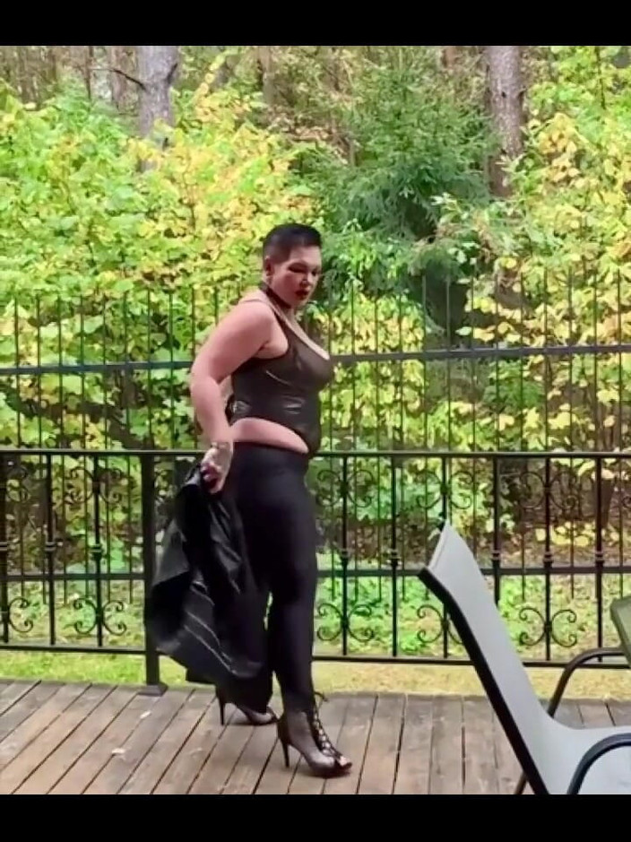 KarmenMilf: जल्द ही एक नया वीडियो जारी किया जाएगा
