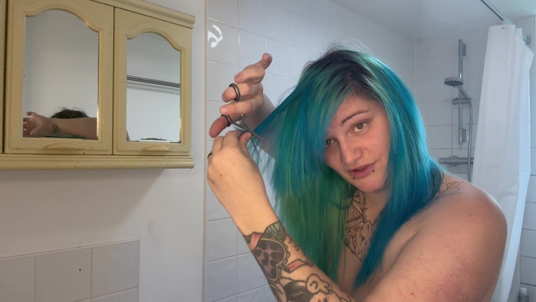 EeveeXo: Taglio di capelli in topless