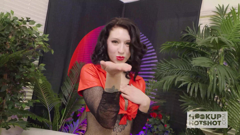 Hookup Hotshot: 淡いベイビーレイヴンレーンは、大きなペニスが彼女のお尻を壊すようにさせます!