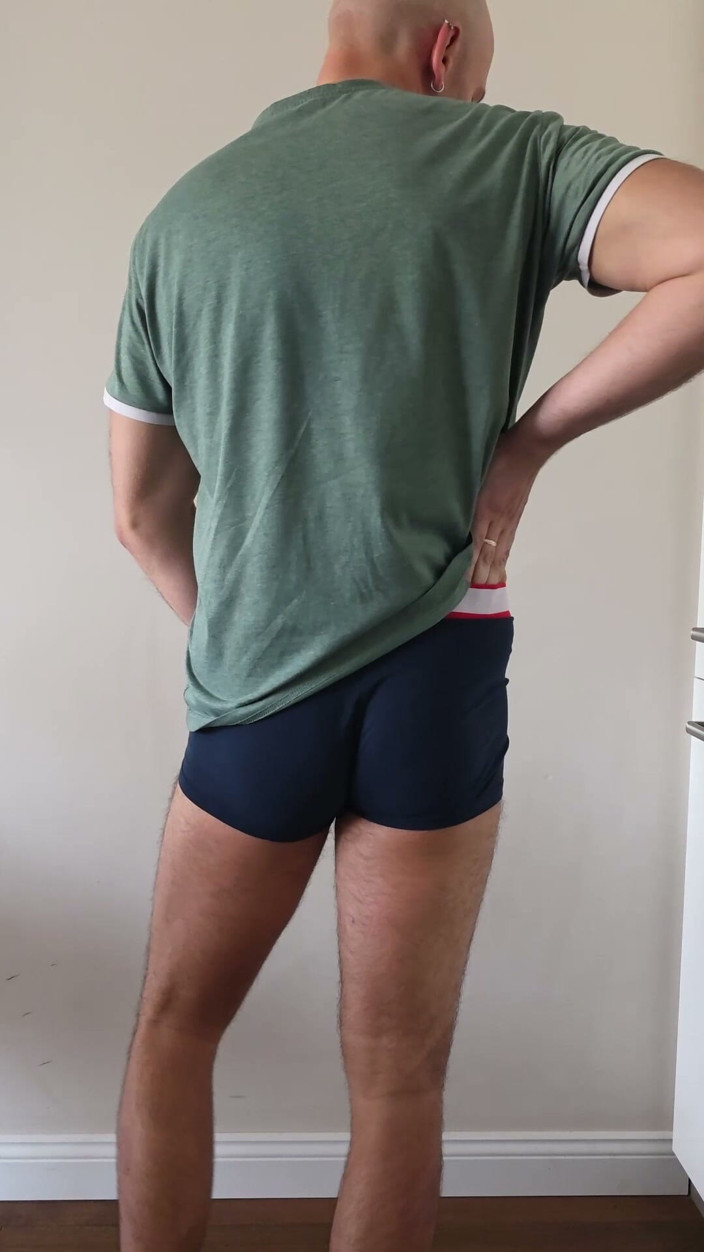 ShyCummerBoy: เปลื้องผ้าและน้ําแตกอย่างรวดเร็ว