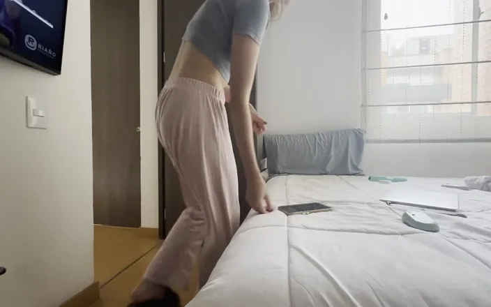 scarlettandc: I Masturbate in My Neighbor's Bathroom Without Her Noticing