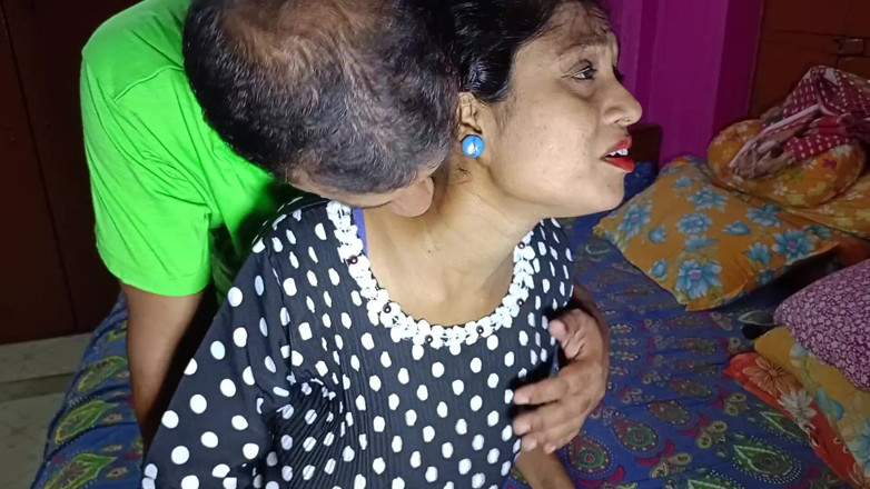 Bengali-coupel: bhaartiy bangaali Pinki vabi ka daavor men seks aur priyod...