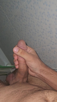 Masturbing My Bick Algerian Cock