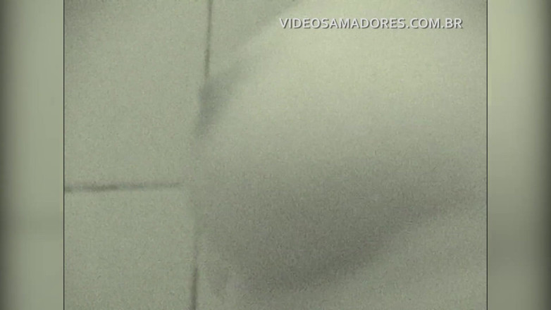 Amateurs videos: Man records video of naked bride during shower