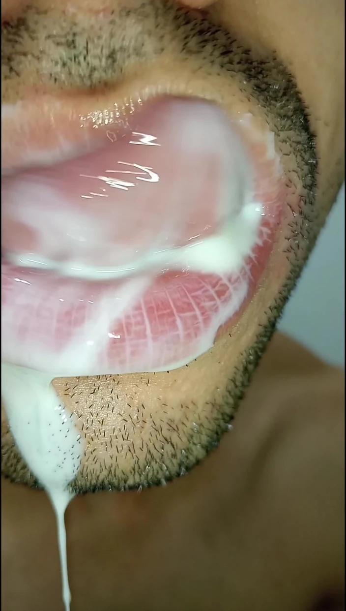 Rey rey: Adoro la sborra in bocca, lingua lunga, bacio, six pack,...