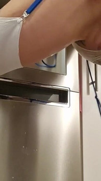 Je me fais éjaculer avec du gode XXL !!