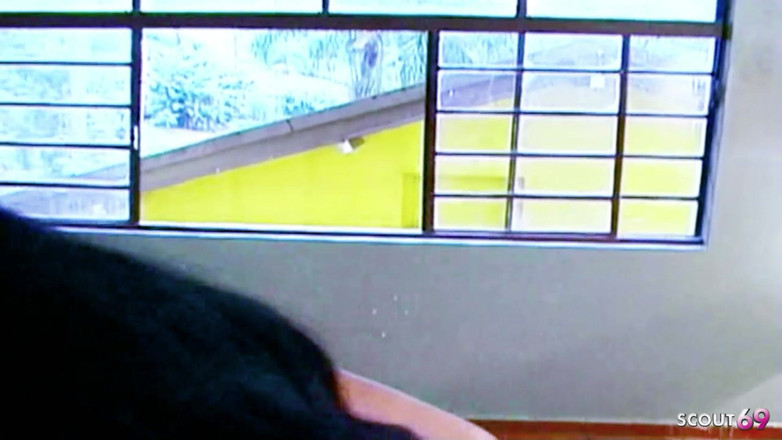 Shemale TS Collection: Caliente travesti de tetona follada por primera vez por vecinos...