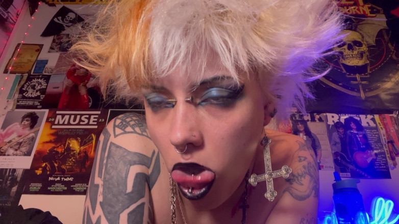 Glitterqueen1999: Gothil nostril flaring, menggosok dildo, ngiler di lipstik