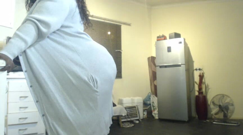 Legendary Booty Overdose: Negra grandota gimiendo fetiche