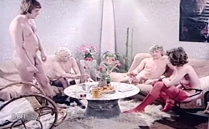 Vintage bedtime stories: 女の子はバービンテージビデオで肛門を取得します。