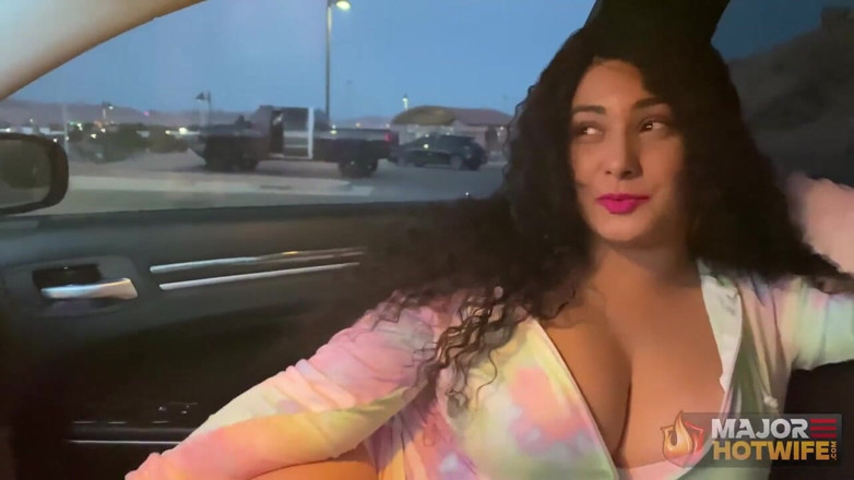 Rome Major Hot Wife: Jogging hotwife giro in auto