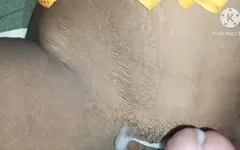 我的继妹变得非常了。我和她在卧室里玩得很开心