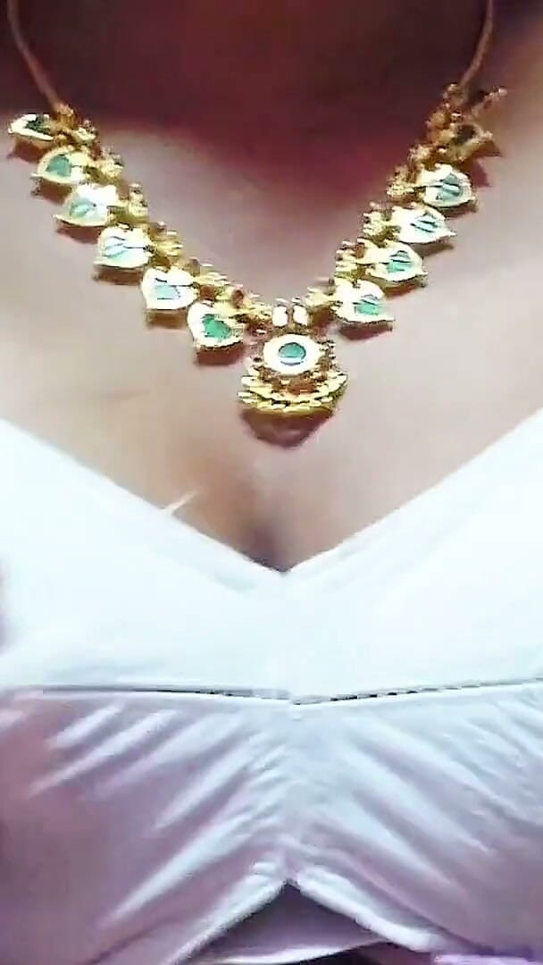 Desi Mohini: 妻が友人とセックスする激しいセックス