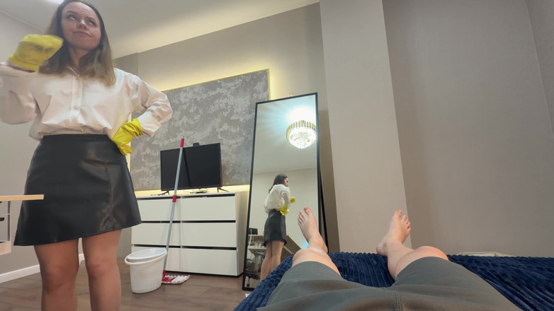 Russian Mommy: Żona JOI w żółtych rękawiczkach do czyszczenia