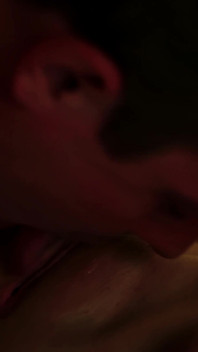 Brünette Mit Getrimmter Muschi Und Dicken Titten Bekommt Einen Creampie