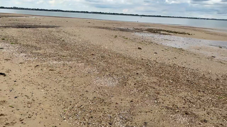 MartinsMrsMilf: Bugil sambil pakai gaun mini di pantai