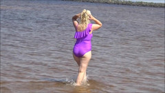 RedRoseRus: Ibu tiri pakai baju renang basah