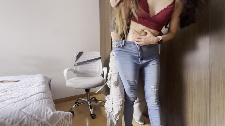 scarlettandc: Mon Colocataire Me Met Ses Doigts Dans Le Cul