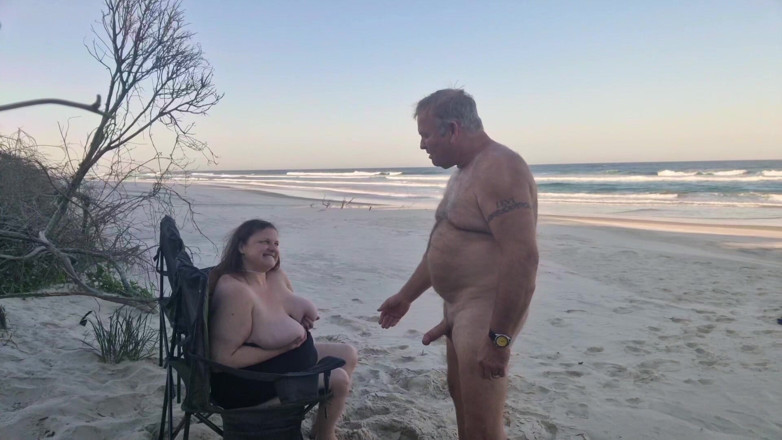 WeAreFukBunnies: Ekshibicjonistyczna plaża jebanie