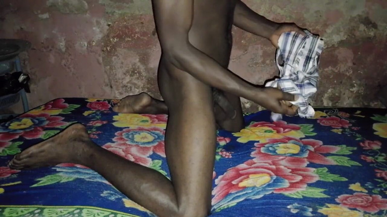 Masturbator emmy: Le Quickie Au Lit Me Fait Nourrir
