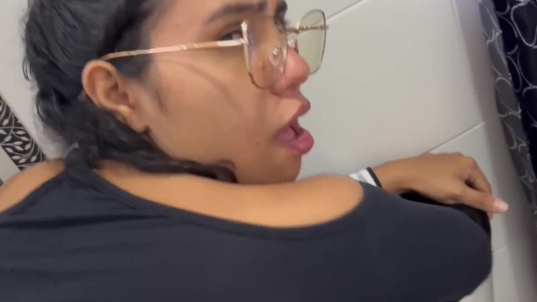 MeGanSxx: 我对我丈夫和水管工不忠