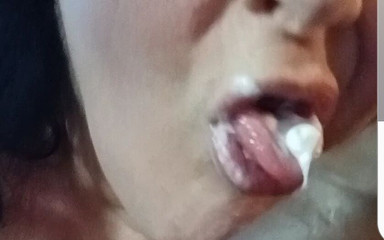 HerculesnVENUS: Amordazando esa polla en su garganta, dios mío, él chupa su...