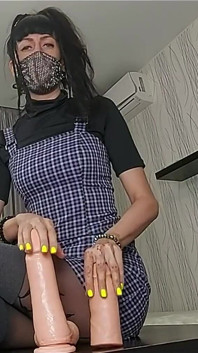 Quente russa milf dedilhando sua buceta 2