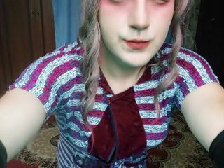 Kitty_Cross: हॉट फेमबॉय बड़े कूल्हों वाली लड़की घर पर सुंदर मॉडल क्रॉसड्रेसर किटी के साथ कपड़े पहनती है