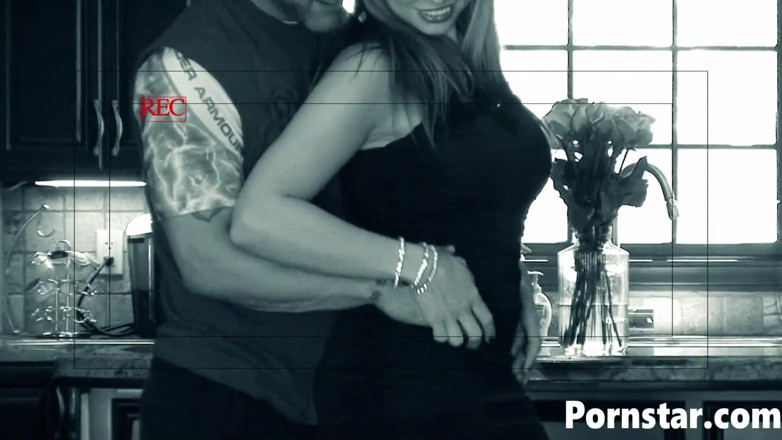 Pornstars: Gagica drăguță Maya Hills futută pe la spate