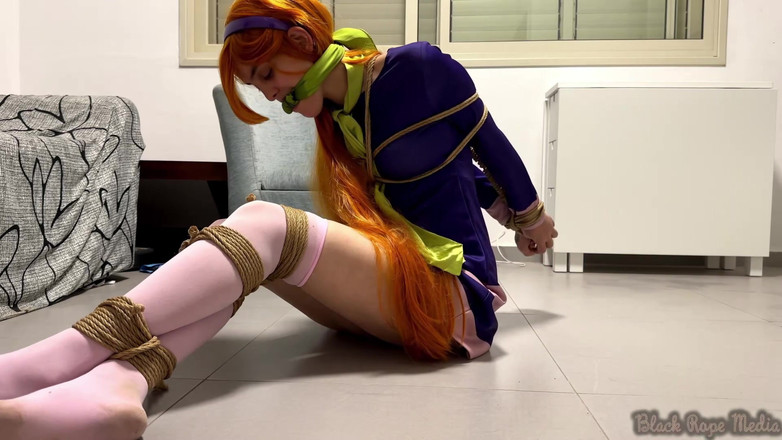 Miriam Slave: Związana Damsel Daphne Blake